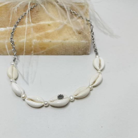 Collar Beachside