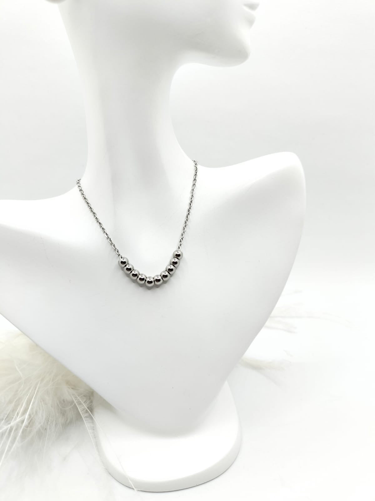 Collar Elara